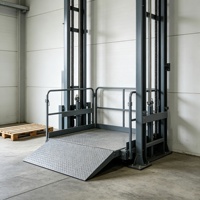 Plateforme élévatrice verticale hydraulique sur rail de guidage sur mesure pour le levage de marchandises industrielles