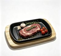 Plat à steak en fonte avec base en bois, surface rainurée, plaque de cuisson pour restaurant