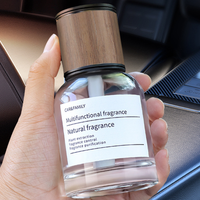 Diffuseur de parfum de voiture de luxe minimaliste au design épuré, qui libère un arôme subtil et agréable longue durée