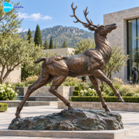 Sculpture de cerf en bronze élégante, moulage à la cire perdue, statue d'animal sauvage, décoration extérieure personnalisée pour hôtel, villa, jardin, paysage