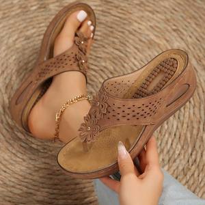 Nouvelles Sandales Compensées à Plateforme Épaisse en PU pour Femmes, Couleurs Mixtes, Modèle 2025 – Chaussures de Plage et d'Extérieur, Vente en Gros 7228 - Product Image 1