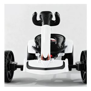 Voiture électrique à projection LED avancée pour enfants de 2 à 4 ans, double motorisation 380, batterie 6V4.5, construction en plastique durable - Product Image 4