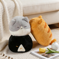 En stock : Jouets en peluche chat noir, poupées douces chat orange, animaux de ferme en peluche Calico, oreiller en forme de chat gris, décoration de canapé, personnalisable