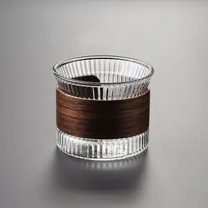 Neues Design Klare Borosilikatglas-Kaffeetasse Isolierglas-Espresso-Kaffeetasse mit Holz hülle