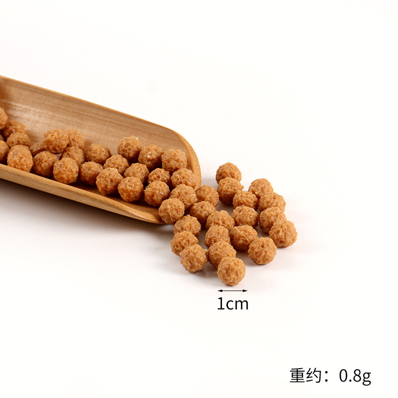 Une mini boulette de viande de 1 cm