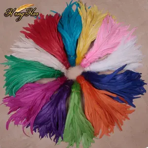 Großhandel 50 Stück/Verpackung 25-45 cm Häkeln-Rakenschwanzfeder gefärbte Hühnerfedern Dekor für Karneval-Kopfbekleidung und Rucksäcke
