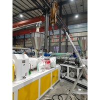Ligne d'extrusion de panneaux muraux en PVC WPC en bambou cristallisé, économique et écoénergétique, avec 2 mélangeurs, 2 extrudeurs et refroidisseur
