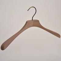 Cintre en bois de caoutchouc de haute qualité, écologique, couleur naturelle, avec crochet moderne, simple niveau, pour salon et dressing