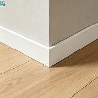 Plinthe en composite bois-plastique durable, étanche, pour murs intérieurs et protection décorative des bords de sol