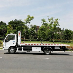 Isuzu NQR 4x2 5 Ton <b>Flatbed</b> Wrecker <b>Truck</b> with 190HP 4HK1 Engine and Underlift - Product Image 3