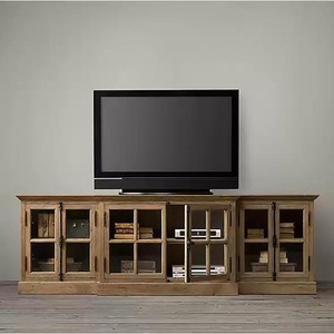 Meuble TV en chêne massif vieilli de style vintage américain, console multimédia avec porte vitrée de style campagne française, long meuble de rangement en bois pour salon - Product Image 1