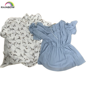 Vente en gros de chemisiers en mousseline de soie d'<span class=keywords><strong>occasion</strong></span> pour femmes, chemises en soie, vêtements Y2K usagés en vrac, vêtements de friperie en lot - Product Image 4