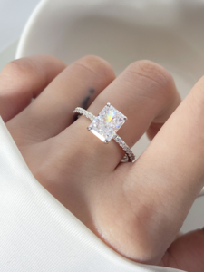 Bague de fiançailles en zircon taille radiant, argent 925 plaqué rhodium, pavé de diamants, bijoux classiques pour femmes - Product Image 3