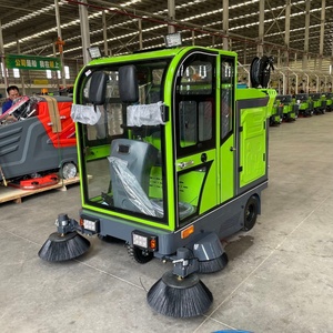 Spazzatrice Stradale Industriale Chiusa ad Alta Pressione Potenziata con Funzionalità di Spruzzatura d'Acqua per la Soppressione della Polvere - Product Image 6