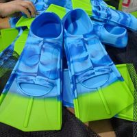 Aletas de buceo de diseño clásico modelo F001 a la venta, aletas de natación, MOQ bajo, aletas de buceo personalizadas