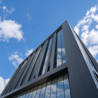 Panneaux de Façade Modernes en Aluminium en Gros pour la Construction de Centres Commerciaux et d'Hôtels – Approvisionnement en Vrac pour les Entrepreneurs Russes