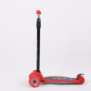 Trottinette pour enfants rouge pliable et réglable en hauteur pour enfants de 3 à 6 ans - Product Image 2
