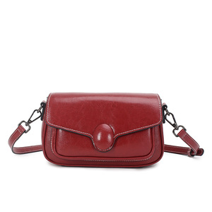 Sac à bandoulière à rabat pour femme avec décoration à boucle ovale, polyvalent et pratique - Product Image 2