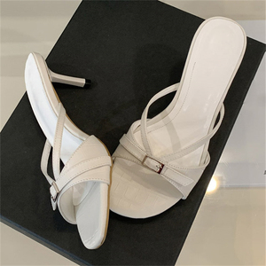 Sandales d'été pour femmes, à talons hauts, avec boucle en métal blanc, respirantes, mode européenne et américaine - Product Image 3