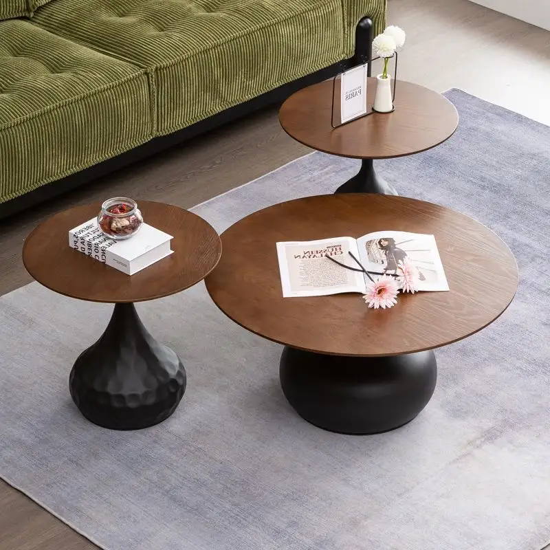 नॉर्डिक शैली की ठोस लकड़ी की कॉफी टेबल, लिविंग रूम डिजाइनर की सरल आधुनिक इंटरनेट लोकप्रिय गोल साइड टेबल का पूरा सेट