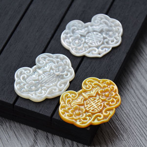 Colgante de concha de mar natural tallada con diseño de flor de ciruelo y cierre Ruyi para la creación de collares, formas mixtas, joyería grabada - Product Image 4