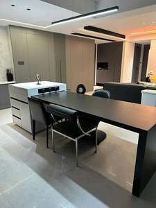 ตู้ครัวไม้แข็งครบชุดสำหรับการออกแบบห้องครัวที่หรูหรา - Product Image 4