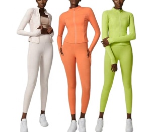 Chaqueta y mallas de yoga impermeables y transpirables XL para mujer, conjunto de ropa deportiva para entrenamiento de gimnasio con características de talla grande, patrón sólido - Product Image 1