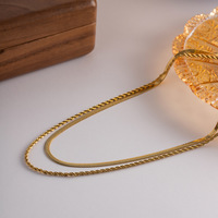 Collier personnalisé à maillons en acier inoxydable plaqué or avec double torsion de serpent pour mariage ou mode inspirée du style vampire
