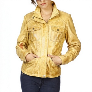 Chaqueta de invierno acolchada de piel de oveja Napa encerada en color dorado para mujer, con cremallera frontal, tela satinada y relleno de algodón. - Product Image 1