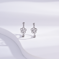Maßgefertigte Klassische Unisex-Ohrringe Rhodium-Plattiert Epoxid-Blumen Huggie 925 Sterling Silber Feiner Schmuck