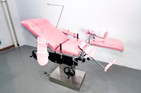 Cama de Hospital Eléctrica Resistente con Inclinación Ajustable y Superficie de Descanso Confortable, Fácil de Operar