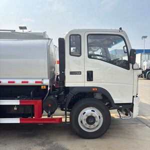 Camión Cisterna HOWO 4x2 de 10000L para Transporte de Líquidos Peligrosos con Bomba de Combustible y Medidor - Product Image 4