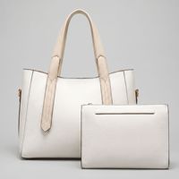 Set Tas Tote Wanita 2-in-1 Kulit PU Gelap dengan Tali Kontras Beige dan Kantong Resleting Senada Motif Lichee