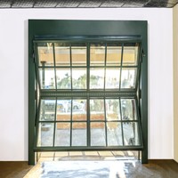 Porte de garage automatique verticale moderne pour maison intelligente, isolation thermique, construction en alliage d'aluminium et verre
