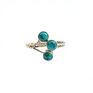 Anillo de Boda Minimalista Hecho a Mano para Mujer, con Turquesa Azul Natural en Bisel de Plata de Ley 925, 6x8mm - Product Image 2