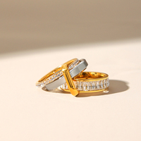 H&C Zierlicher 18K PVD-beschichteter Gold Zweifarbiger Edelstahl Mehrschichtiger Gestapelter Ring Wasserdichter CZ Statement-Bandring für Frauen