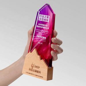 Trophées en cristal OEM ODM pour la vente au détail, médailles en cristal avec impression UV, trophées en verre cristal avec base en bois, récompenses de victoire - Product Image 4