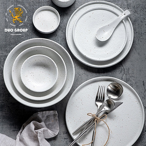 Assiettes de table en grès rugueux pour restaurant, bols à riz en céramique avec cuillère, vente en gros - Product Image 4