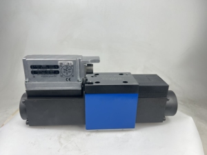 วาล์วควบคุมทิศทางแบบตอบสนองสูง 4WRPE รุ่น 4WRPEH10C3B50L-2X/G24K0/F1M 4WRPEH 6 B12L-2X/G24K0/B5M 0811404623 - Product Image 2