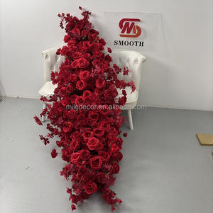 Vente en gros de chemins de table en fleurs artificielles en soie rouge personnalisées pour la décoration de l'arche de mariage - Product Image 3