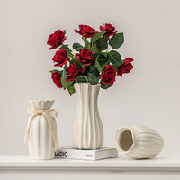 Vase à fleurs en céramique minimaliste de style européen Roses hydroponiques fraîches/séchées Arrangement de roses blanches Simple décoratif ornemental