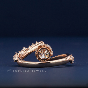 Bague en or rose 14 carats avec diamant, bague tendance de luxe pour femmes avec pierre précieuse jaune au centre et détails latéraux en diamant étincelant - Product Image 6