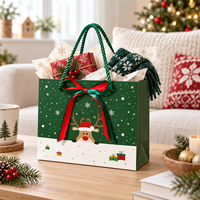 Sacs cadeaux en papier de Noël personnalisés en gros avec poignées en corde, motifs rouge et vert, nœuds, Père Noël, rennes, flocons de neige pour la vente au détail des fêtes