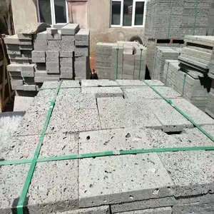 Lajes de pedra para pavimentação de lajes de pedra Puka naturais de basalto preto vulcânico de qualidade China Tamanhos personalizados
