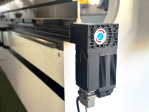Presse plieuse CNC SANXIN 63T 100T 220T Presse plieuse hydraulique servo <span class=keywords><strong>Machine</strong></span> de pliage CNC Prix <span class=keywords><strong>Machine</strong></span> de traitement des tôles métalliques - Product Image 5