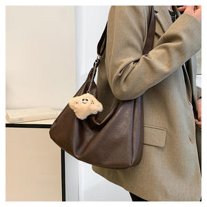 I-0322 sac fourre-tout de grande capacité pour femmes nouveau et populaire sac à bandoulière sous les bras avec fermeture éclair pour toutes les saisons - Product Image 5