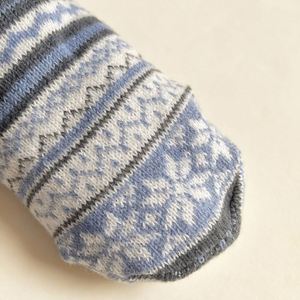 Chaussettes thermiques basses brodées de dessins animés pour enfants et adultes, en polaire corail, mini jacquard nordique, antidérapantes en silicone, pour l'hiver - Product Image 4