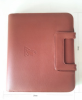 Porte-documents en cuir PU A4 de qualité supérieure OEM avec logo personnalisé en relief, pochette pour documents, poignée rétractable et support pour tablette