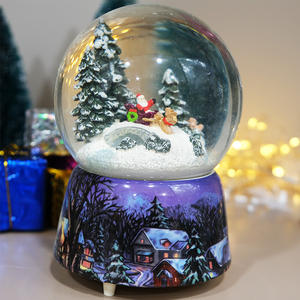 Nouveau Design personnalisé 100mm décorations de noël globe à neige en résine avec lumières de musique - Product Image 4