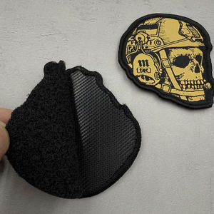 Parche de PVC bordado con lentejuelas termoadhesivas de doble cara de fieltro no tejido con patrón de calavera táctica para prendas y bolsos - Product Image 2